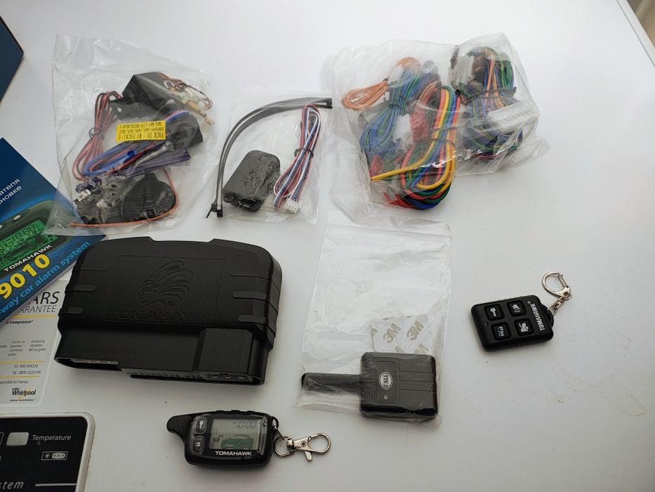 Alarma cu pornire si pager Tomahawk TW 9010