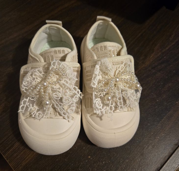 Нови обувки за повод номер 26