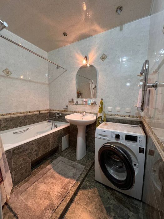 Квартира на метро Ойбек 4/3/4 общ пл 90м с обстановкой