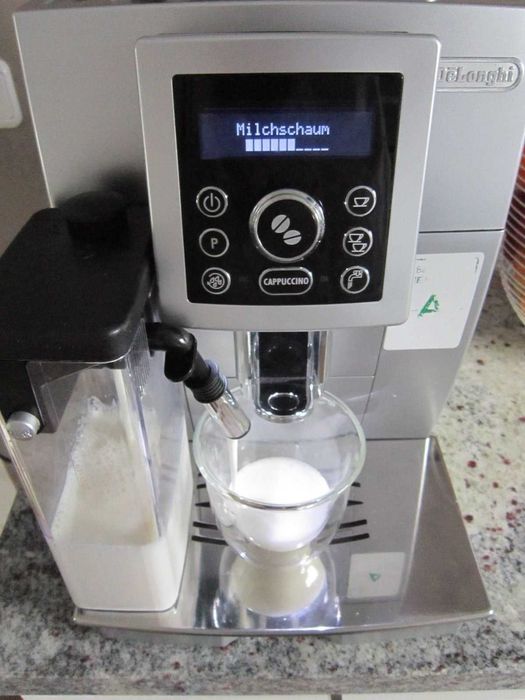 Продавам  De’Longhi Dinamica ECAM350.55 с каничка за мляко