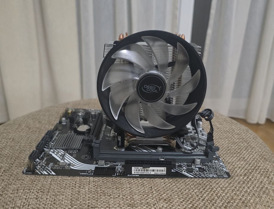 Pachet: placa de baza + procesor + ventilator