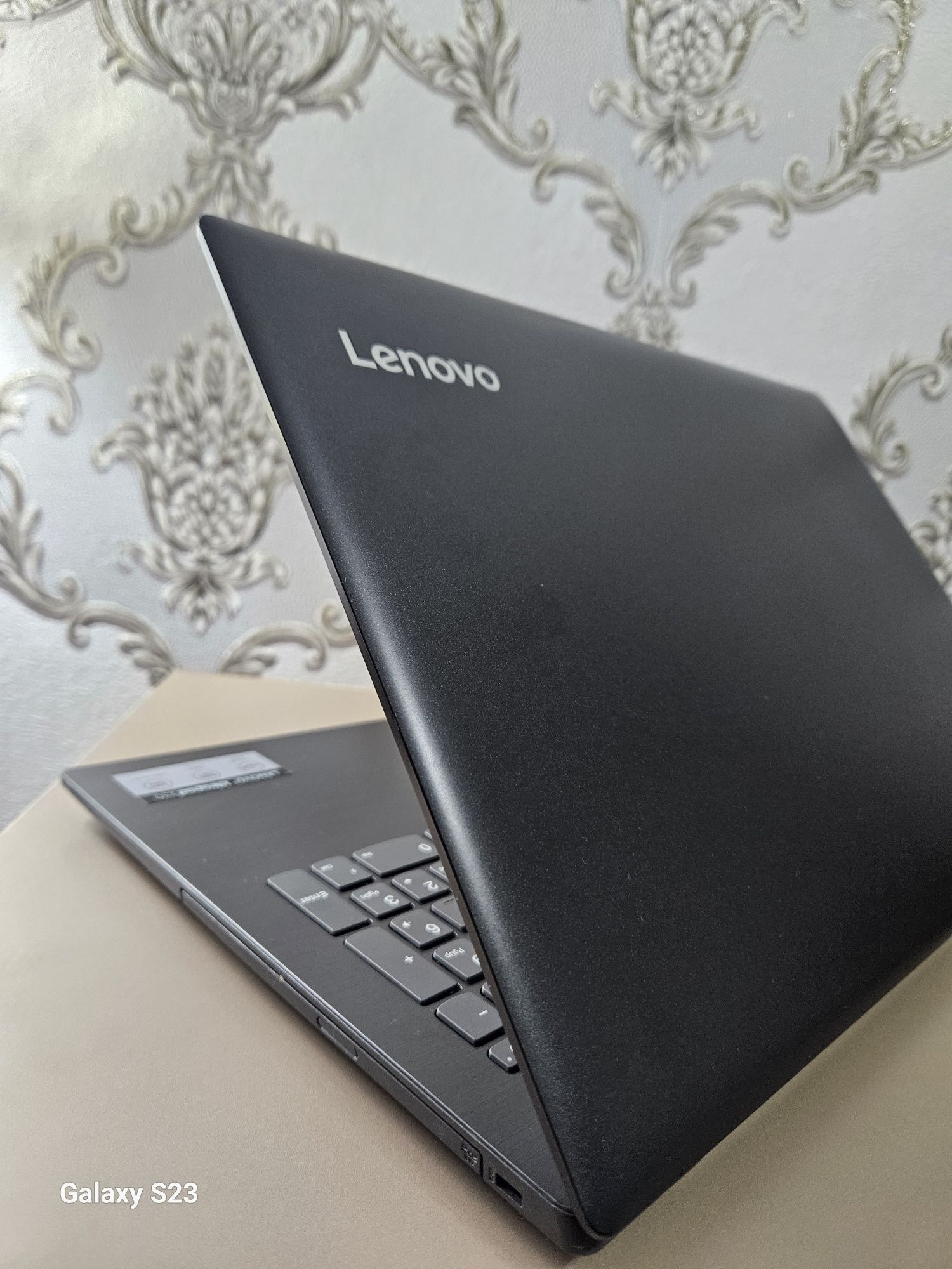 Notebook Lenovo core i3 8 generation