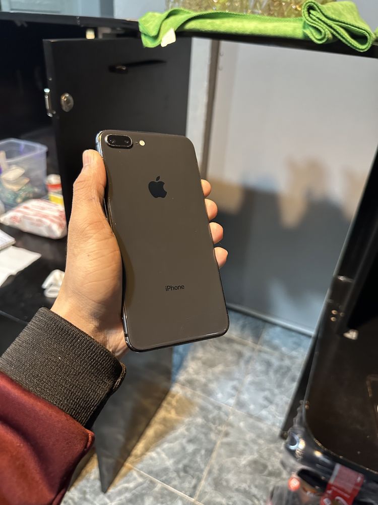 Iphone 8 Plus srochne sotiladi