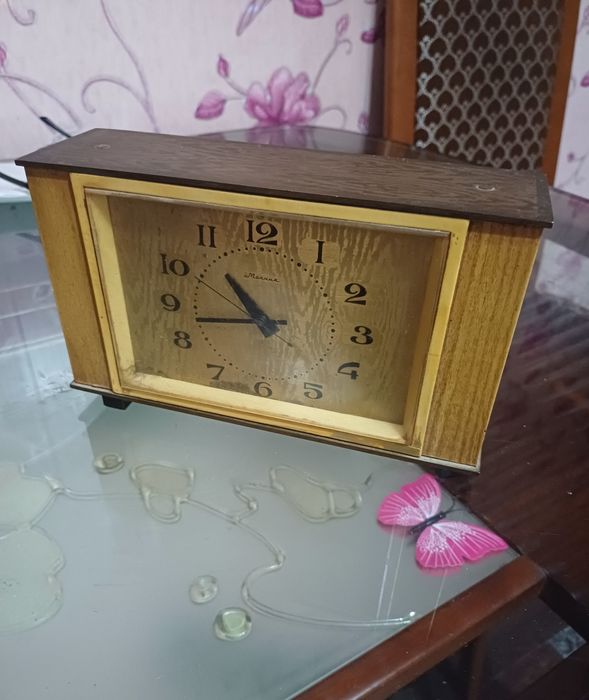 Антикварные часы,ещё идут.