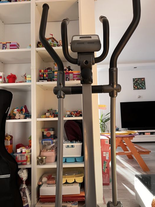 Vand Bicicleta eliptica TOORX ERX-80 ca noua