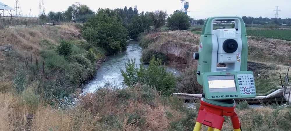 Геодезист - топографическая съемка. разбивка осы. подсчет участка.
