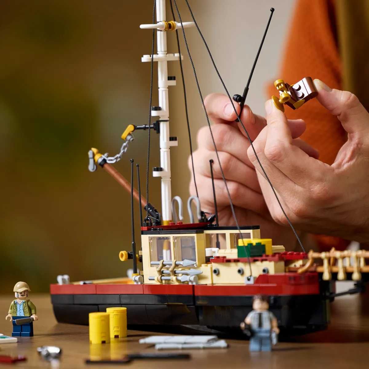 LEGO Icons: JAWS (Челюсти) (21350)