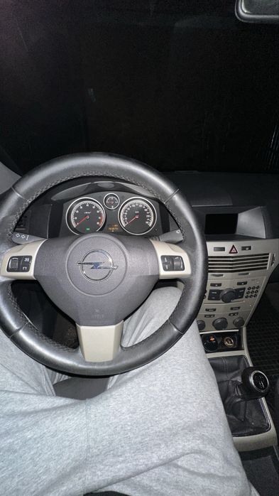 Vând Opel Astra H, motor 1.4 (90 CP)