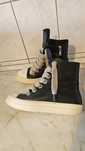 Rick Owens Jumbo Lace limited edition cu Kembra Pfahler din SUA