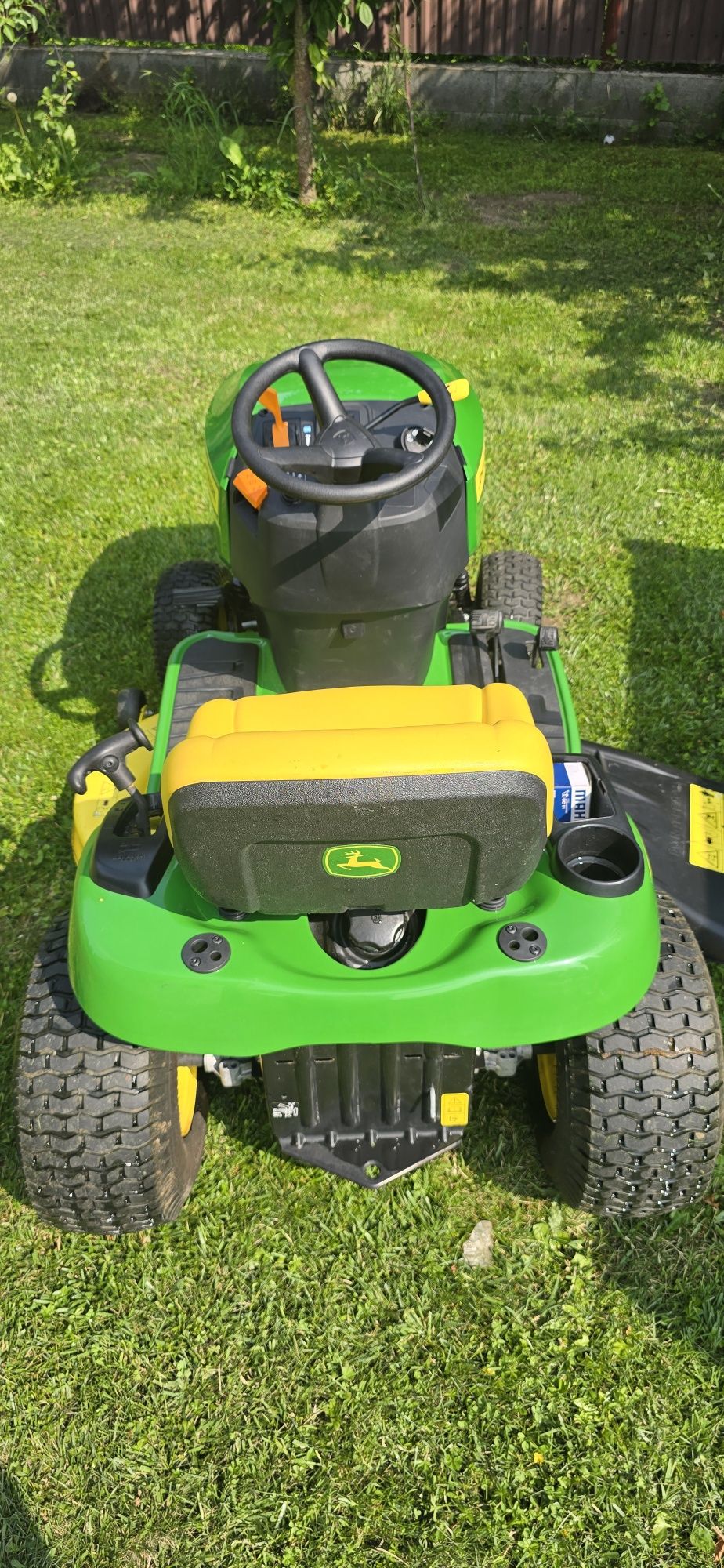 Tractoras gazon John Deere X107, cositoare iarba