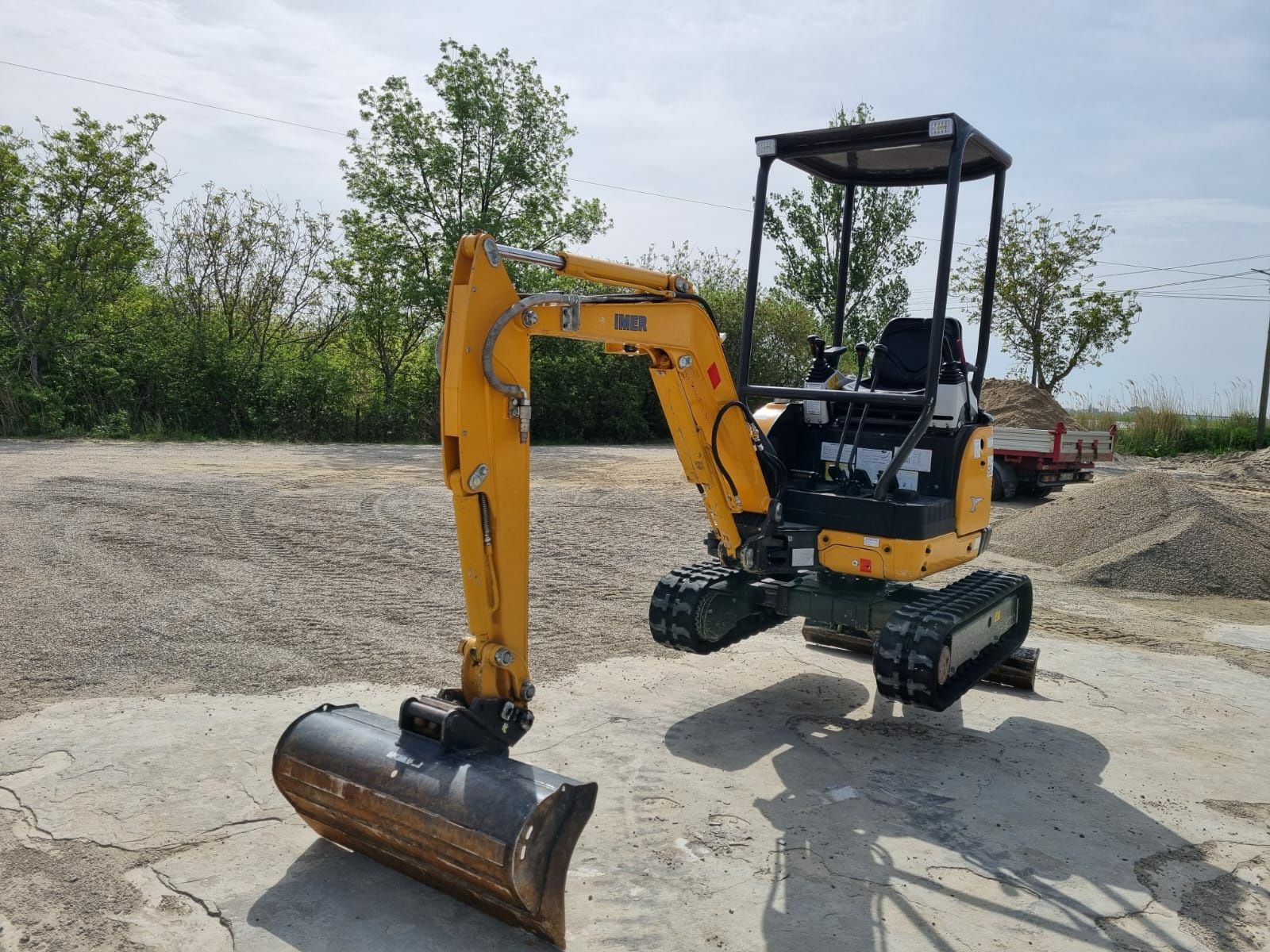 Vand miniexcavator imer de 1750 kg ca nou