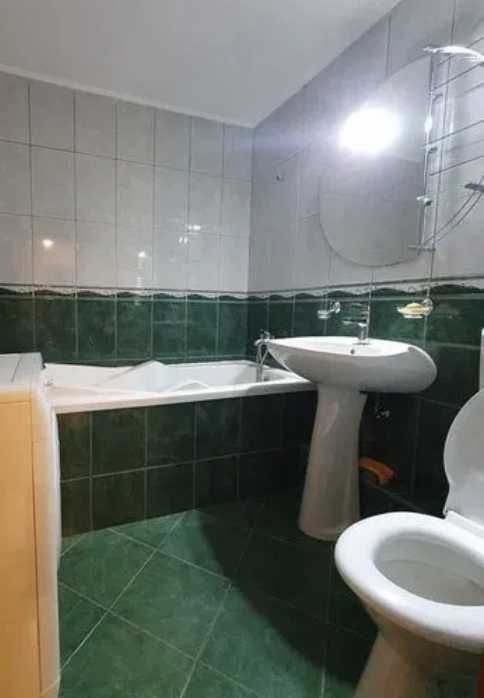Дава се под наем Тристаен апартамент в Пловдив, Център - 75 кв.м за 229.5 € - Снимка #2