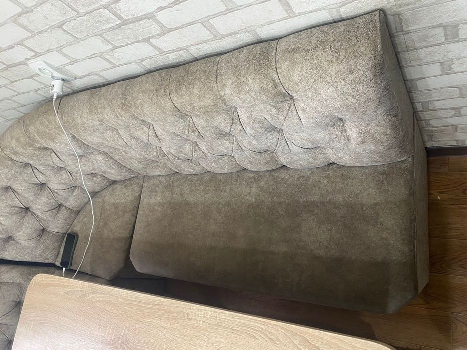 Продам кухонную зону стол стулья уголок