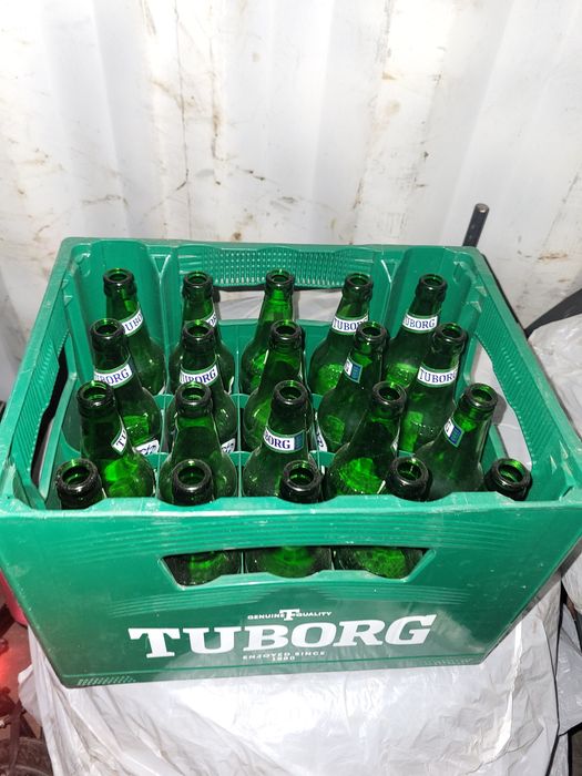 Lada tuborg cu sticle