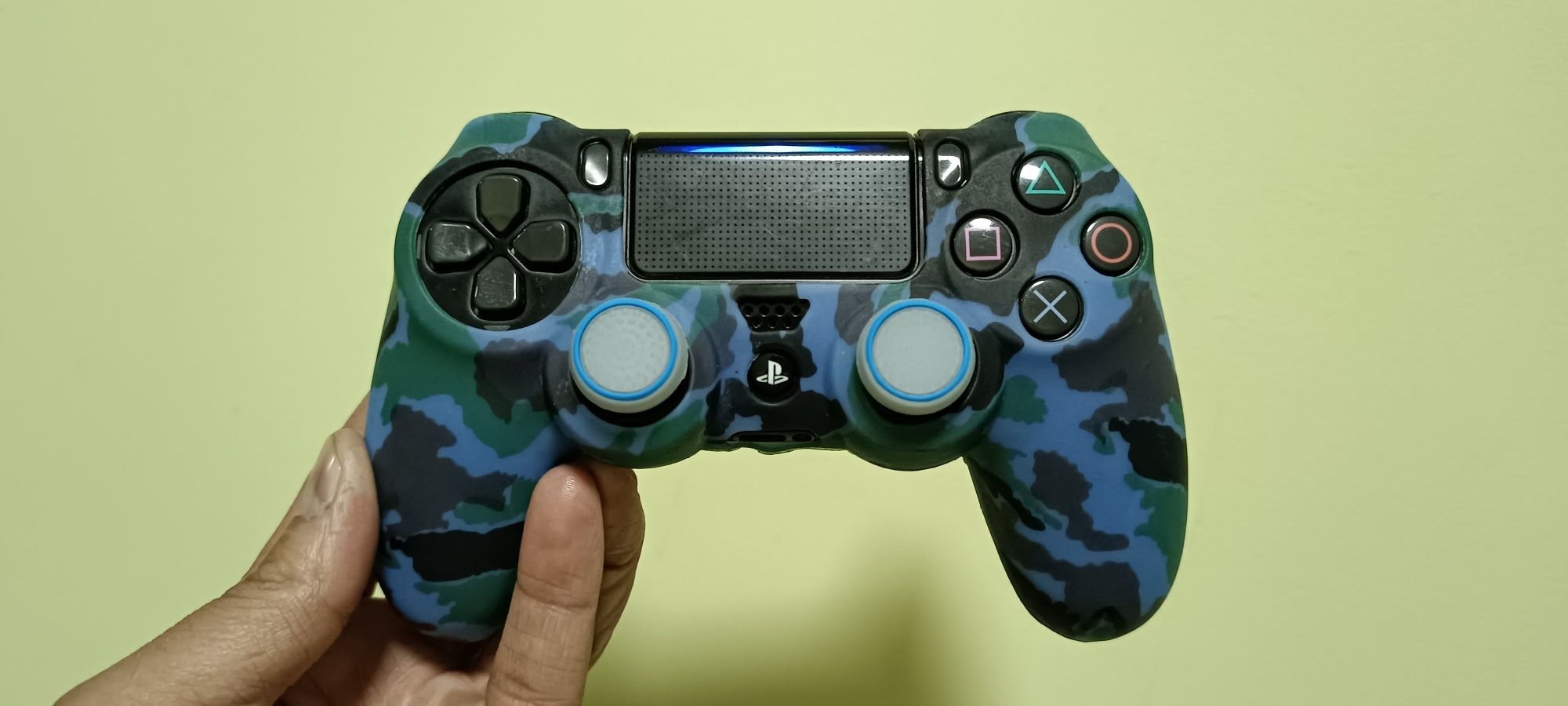 Срочно продам оригинал 100% геймпад для ps4 джойстик в хорошем состоян