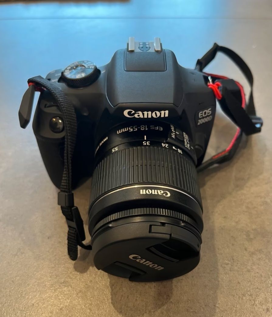 Canon EOS 2000D + Obiectiv 18-55mm – Stare impecabilă