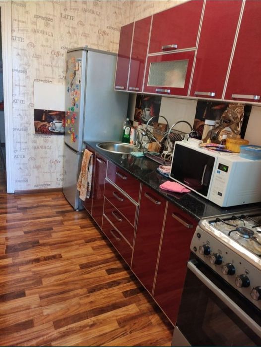 Продаю свою 3 комнатную в центре