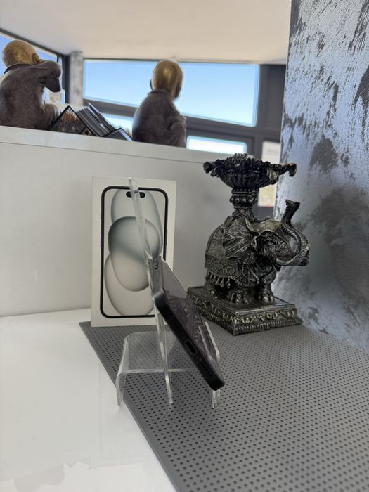 Vand iphone 15 de 128 gb