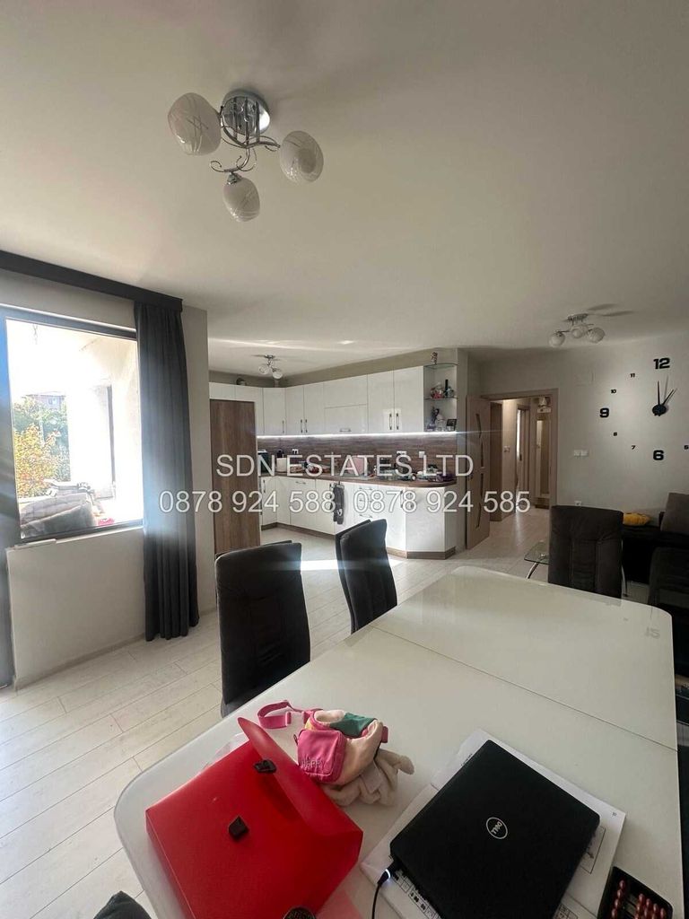 Продава се Тристаен апартамент в Казанлък - 100 кв.м за 1454 €/кв.м - Снимка #1