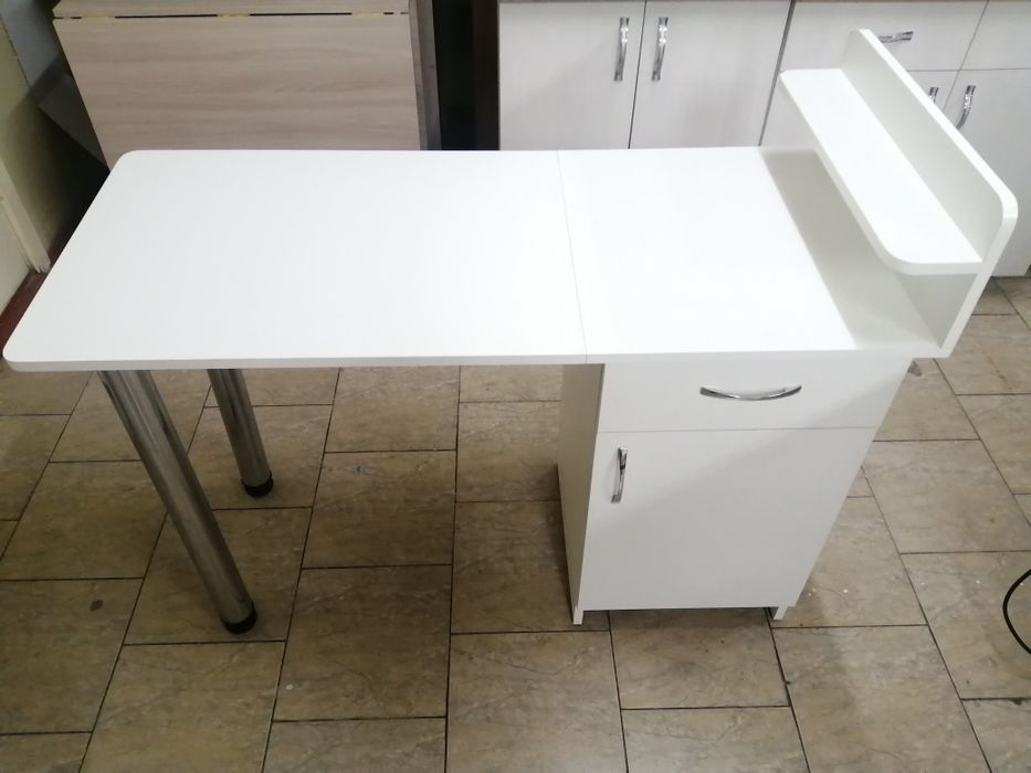 Стол маникюрный, складной, в наличии, новый