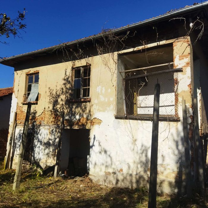 Продавам къща в село Микре