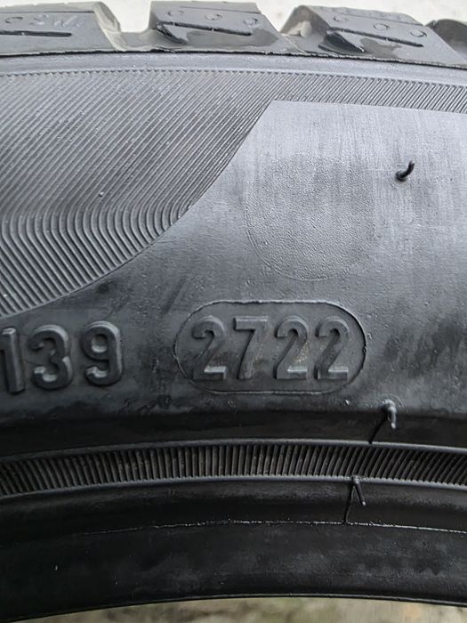 Vând două anvelope de iarna pirelli 255 40 18  dot 2722