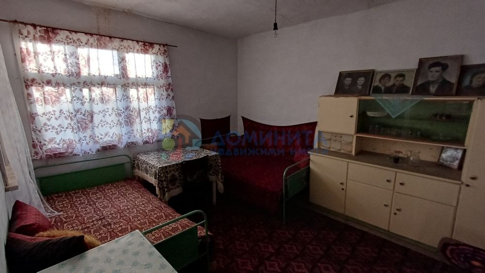 Здрава ,голяма къща в с.Велика!