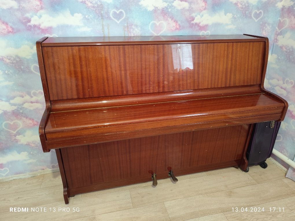 Продам пианино импортное