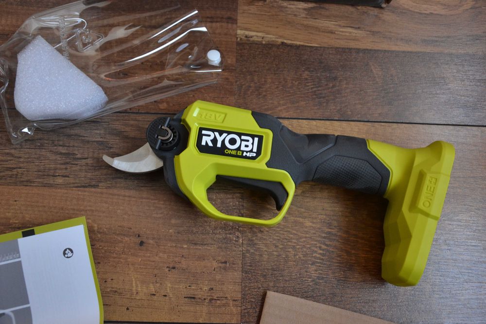 Нова, акумулаторна, безчеткова ножица Ryobi 18V