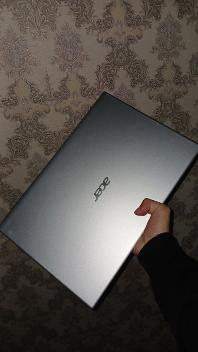 Продаётся ноутбук acer срочно !!!