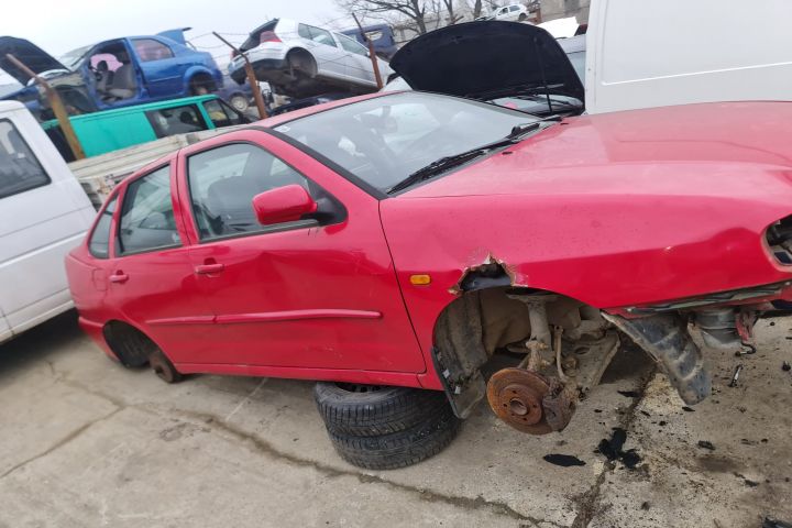 Fuzeta fata stanga Volkswagen VW Polo a 3-a generatie 6N