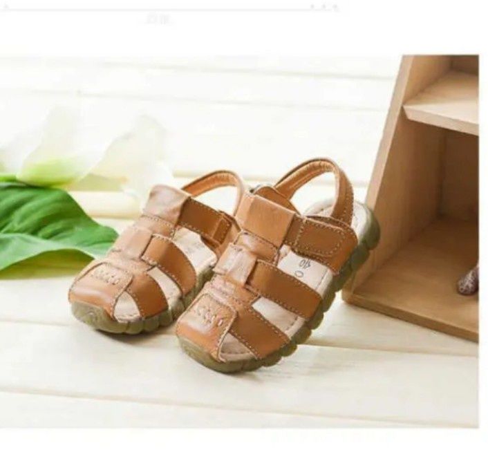 Продам детские сандалии