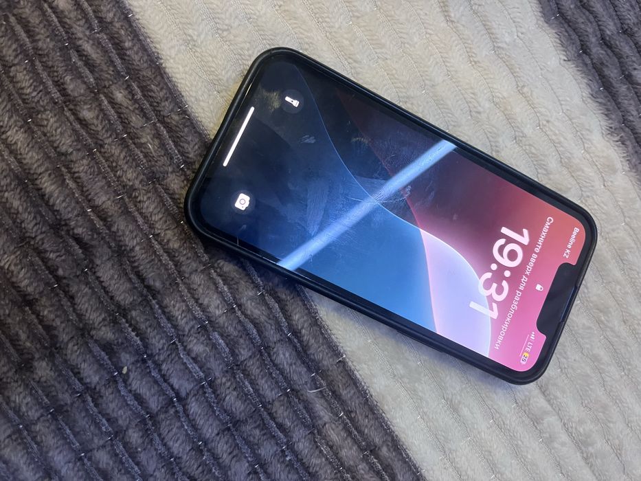 Айфон 13-й мини в хорошем состоянии