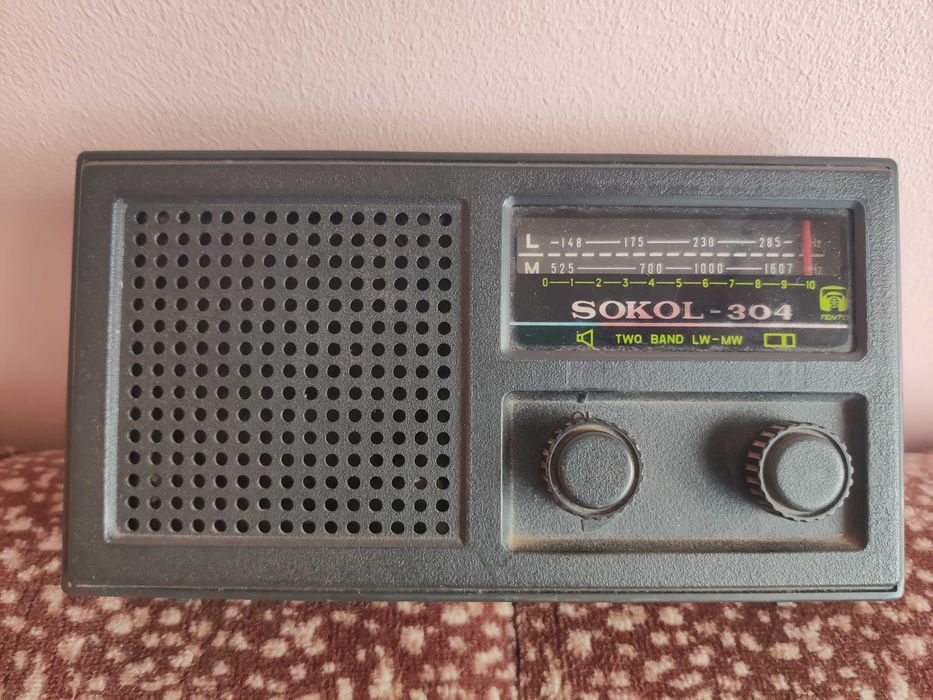 Съветско работещо радио Сокол 304, надписи на английски