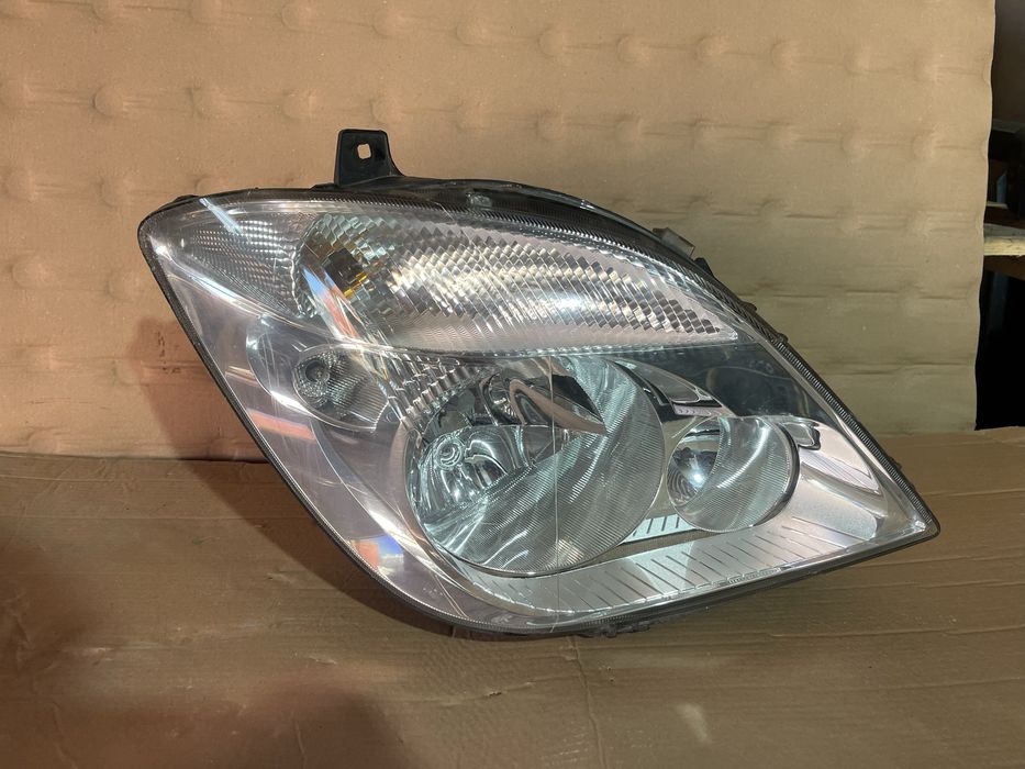 Far dreapta Mercedes Sprinter 906 2006-2013 cod A9068200461