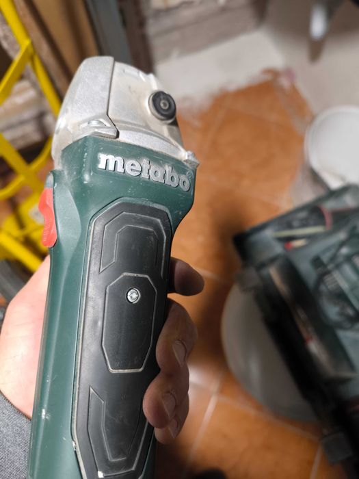 Siri, Bosch, Metabo, Makita ,Diadora продавам