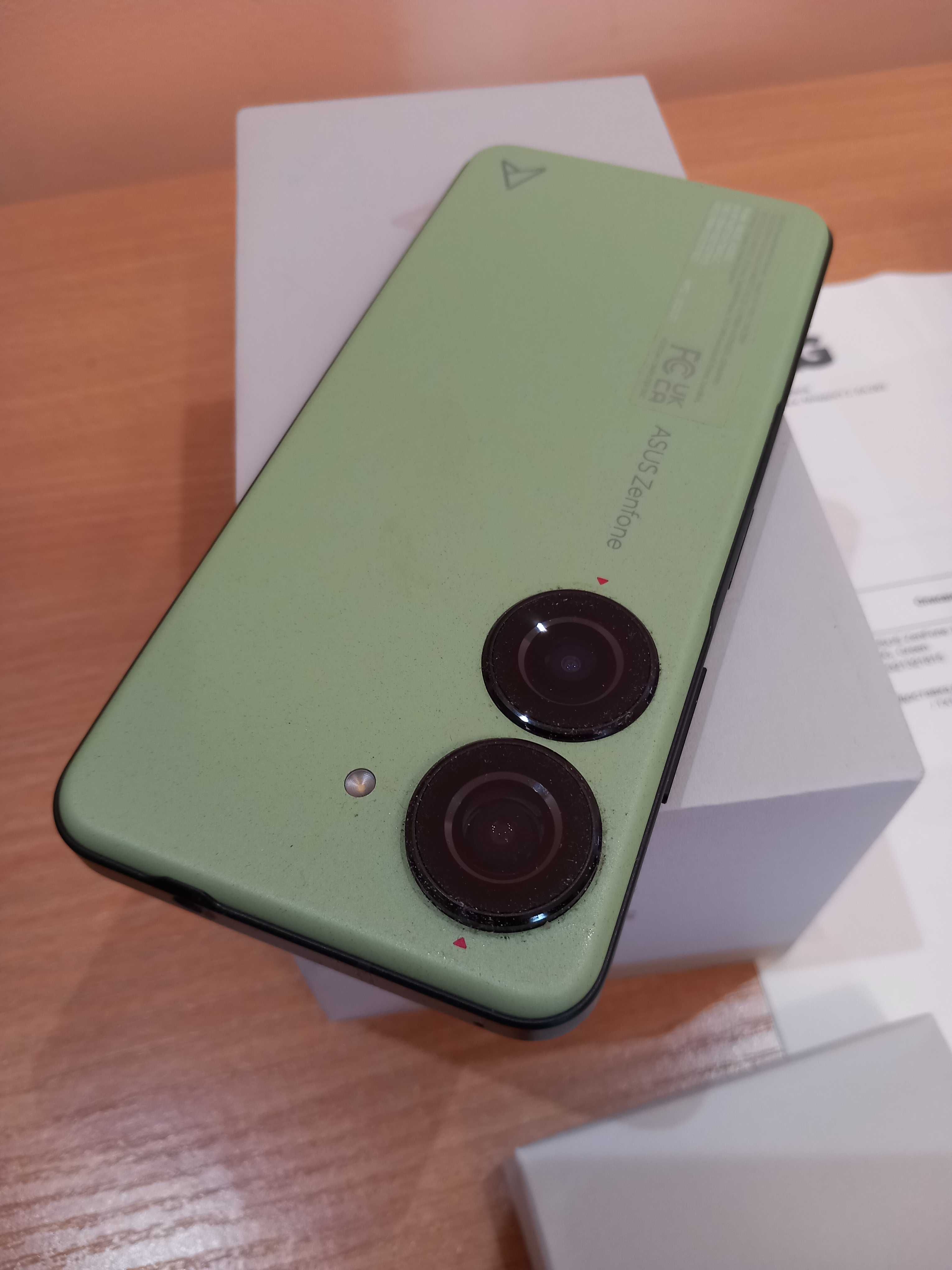 Asus Zenfone 10 гаранция перфектен