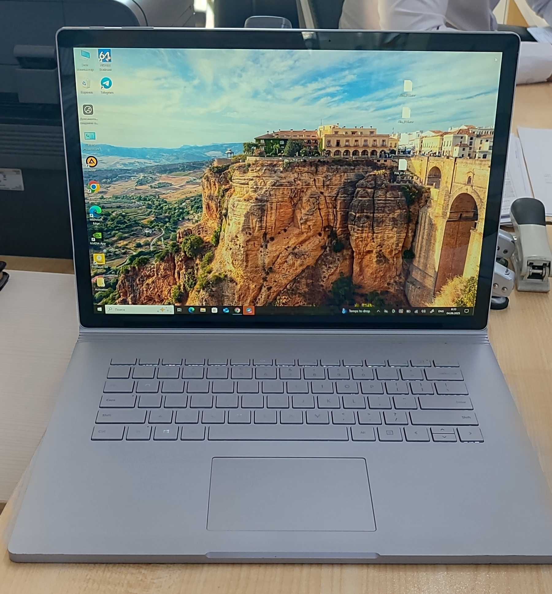 Microsoft surface book 2