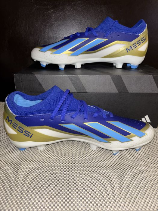 Нови футболни обувки Adidas X