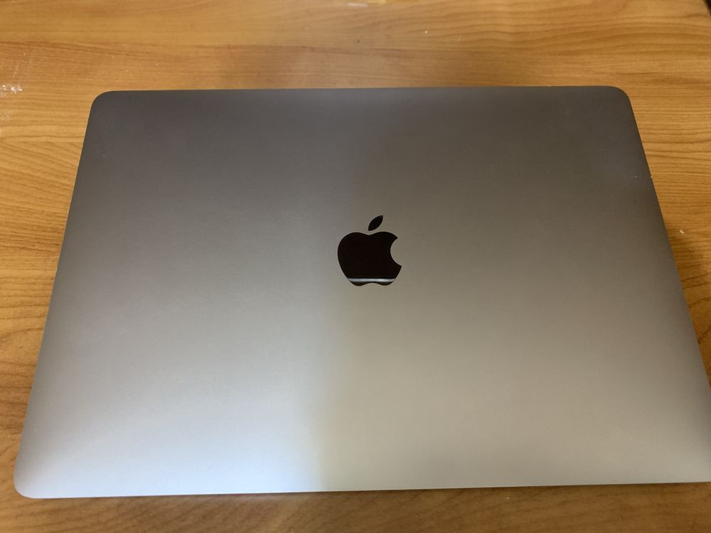 Продается MacBook pro 2020 inch13