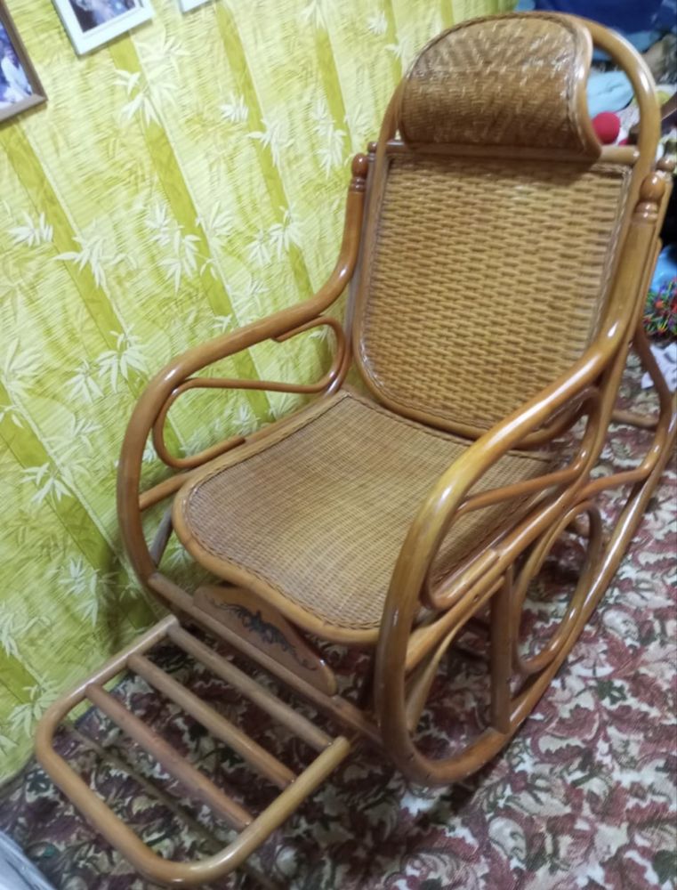 Кресло качалка из ротанга
