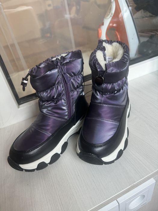 Срочно продам детскую зимнюю обувь