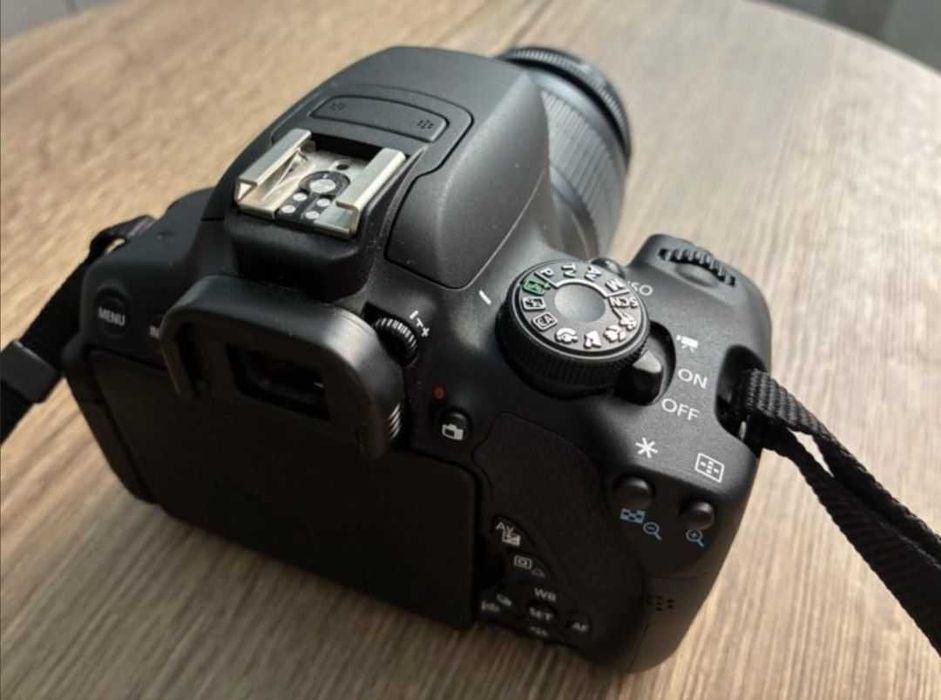 Фотоаппарат Canon EOS700D