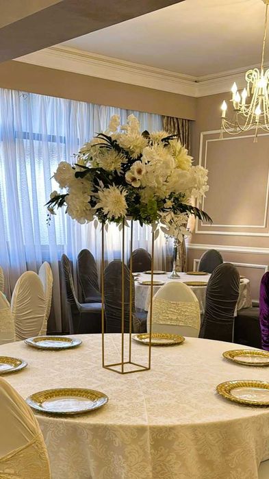 Închiriem aranjamente pentru mesele de la nunta botez sau majorat