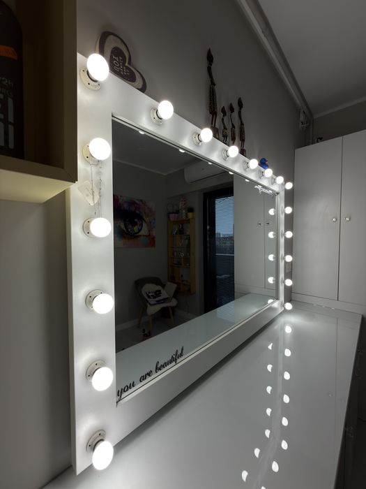 Mobila + oglinda mare machiaj