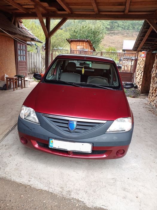 Vând Dacia Logan