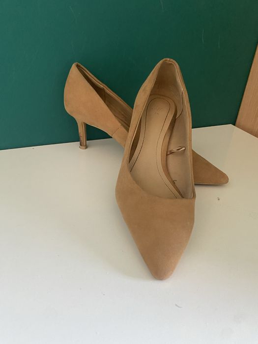 Бежови токчета HM