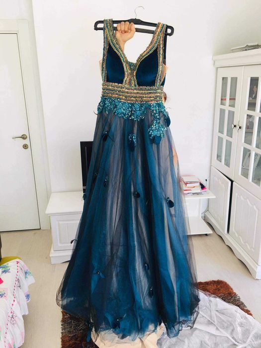 Официална рокля отзад с връзки