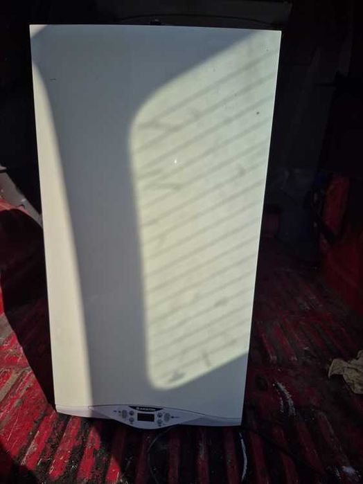 DEZMEMBREZ  cetrala Ariston Cares premium