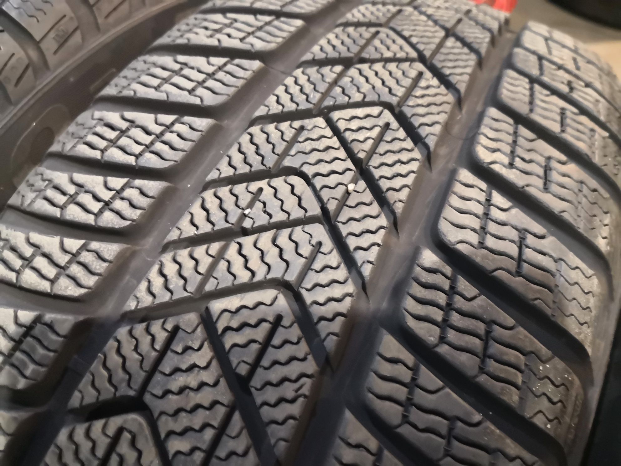 245 45 18 цола гуми като нови Pirelli